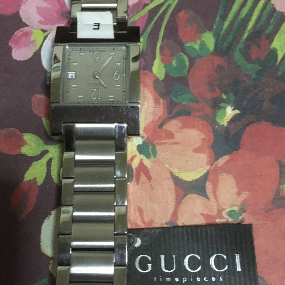 GUCCI Watch - Picture 2 of 12